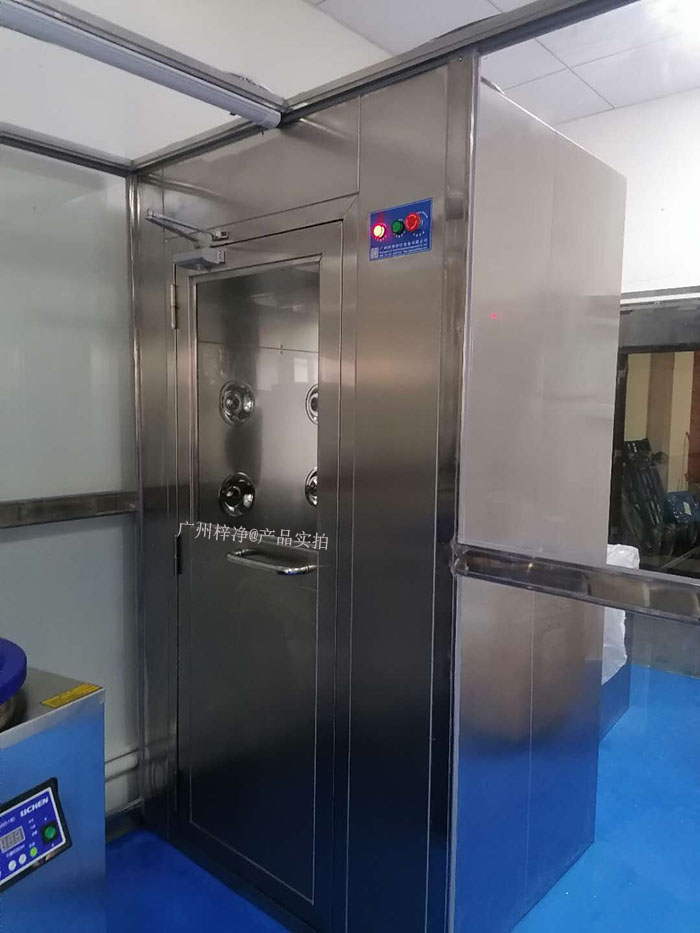 不銹鋼風(fēng)淋室產(chǎn)品實拍圖 不銹鋼風(fēng)淋室產(chǎn)品實拍圖