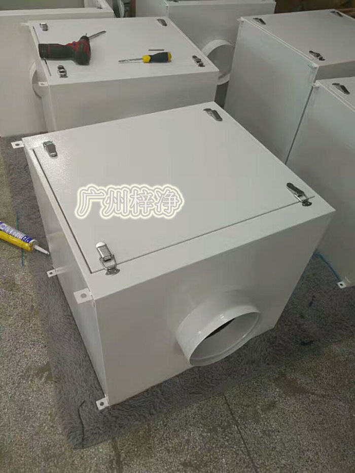 增壓新風(fēng)柜根據(jù)所需風(fēng)量的風(fēng)壓不同，在電機(jī)功率適用范圍內(nèi)調(diào)整風(fēng)機(jī)轉(zhuǎn)速，達(dá)到所需效果；