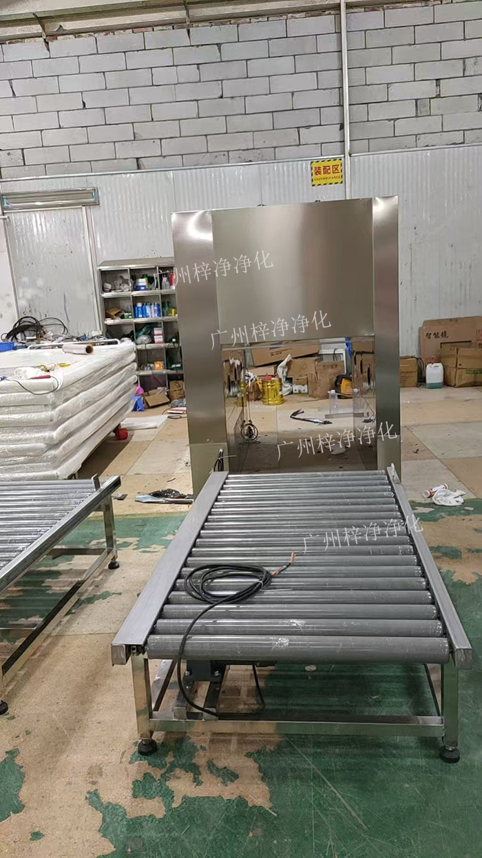 自動(dòng)門層流傳遞窗可配合輸送線兩端設(shè)有自動(dòng)門，實(shí)現(xiàn)物品的自動(dòng)進(jìn)出，減少人工操作。