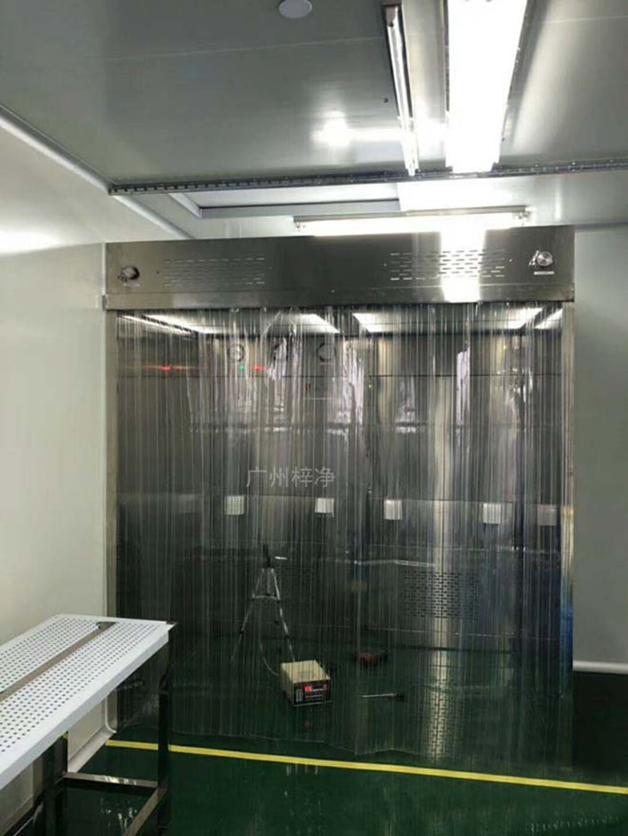 負壓稱量罩在制藥行業(yè)中，對藥品成分的精確稱量至關重要。