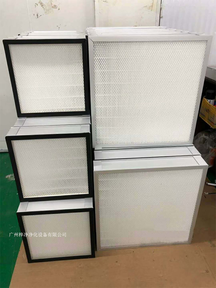 ULPA高效過濾器適用于對潔凈度要求極高的領(lǐng)域，如生物制藥、半導(dǎo)體潔凈室等。