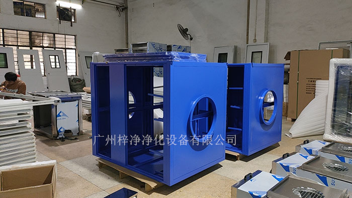 空氣過濾箱內(nèi)部結(jié)構(gòu)裝的初效空氣過濾器，高效空氣過濾器，風(fēng)機(jī)。
