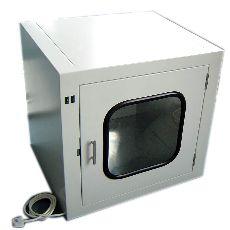 電子聯(lián)鎖傳遞窗是潔凈室內(nèi)外或潔凈室之間傳遞物品時起到隔斷氣流貫穿作用的孔口傳遞裝置?？煞乐闺S物品傳遞傳播污染，并有利于潔凈室對外維持正壓